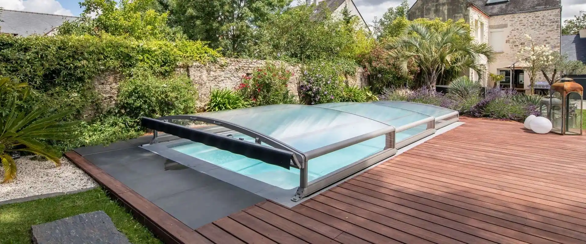 Abridéal Stretto abri piscine bas relevable